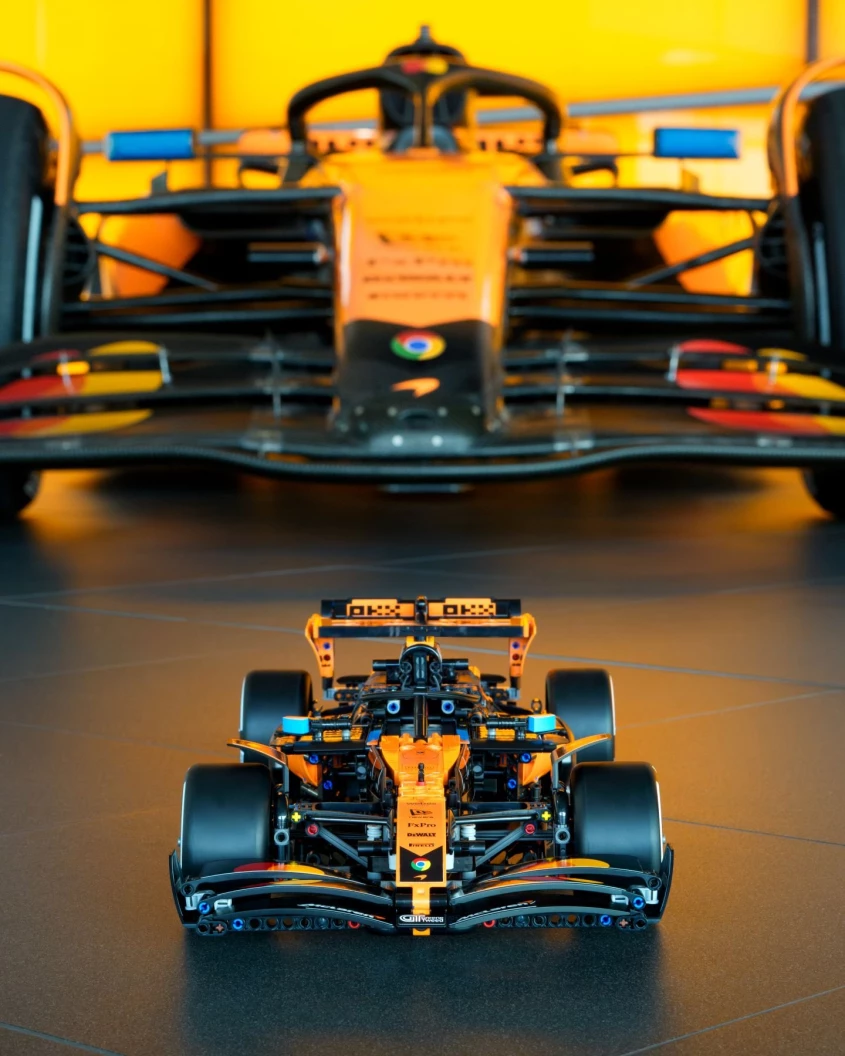 McLaren MCL39 F1 auto