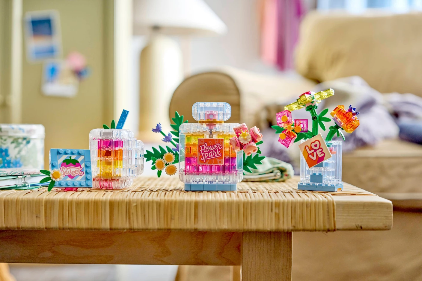 Parfumfles met bloemen