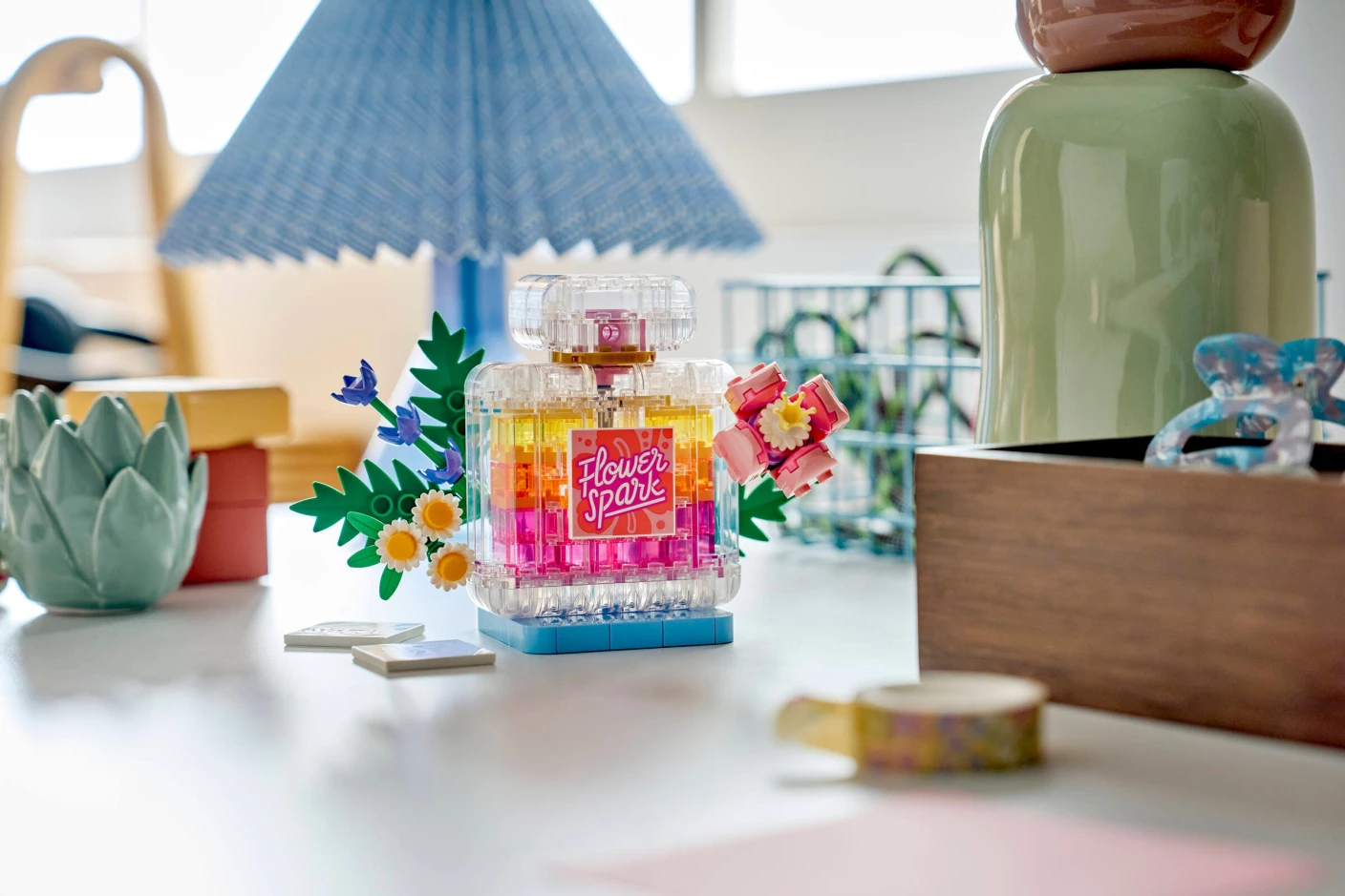 Parfumfles met bloemen