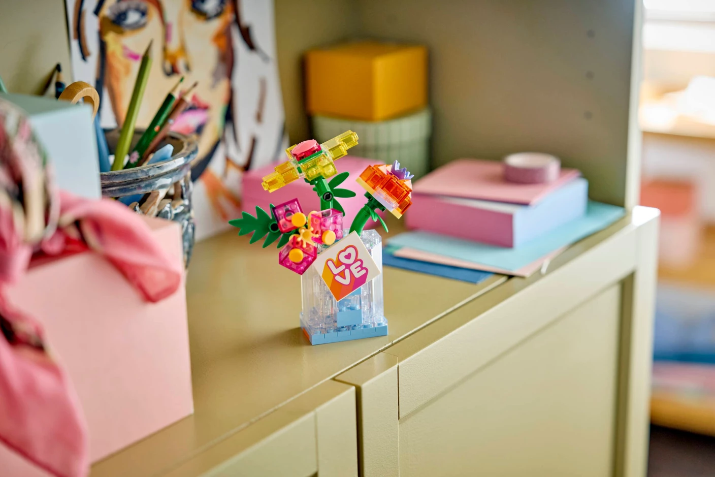 Parfumfles met bloemen