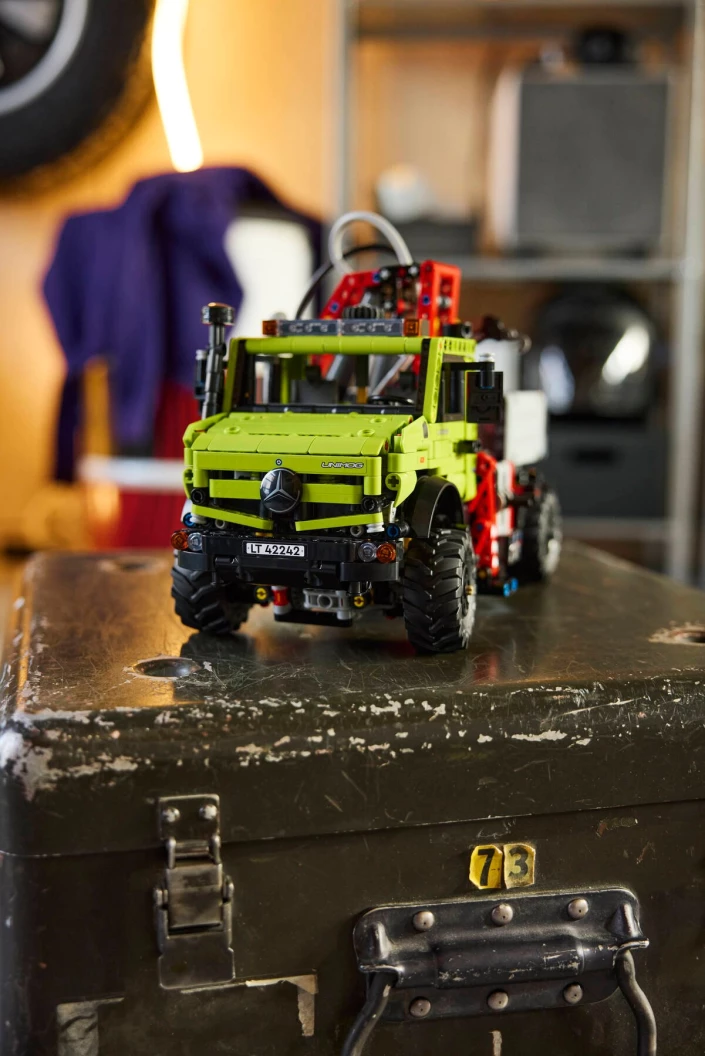Mercedes-Benz Unimog U 5023 met kraan