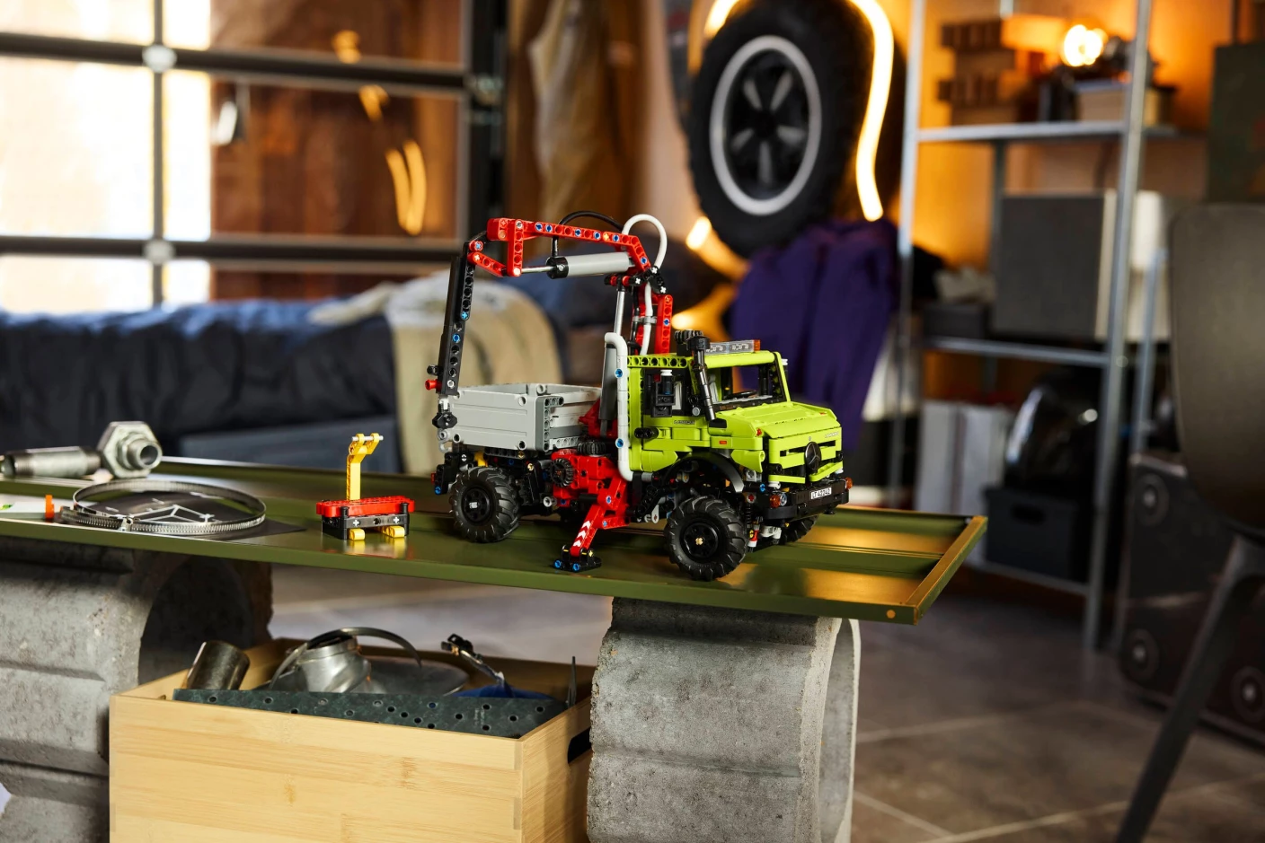 Mercedes-Benz Unimog U 5023 met kraan