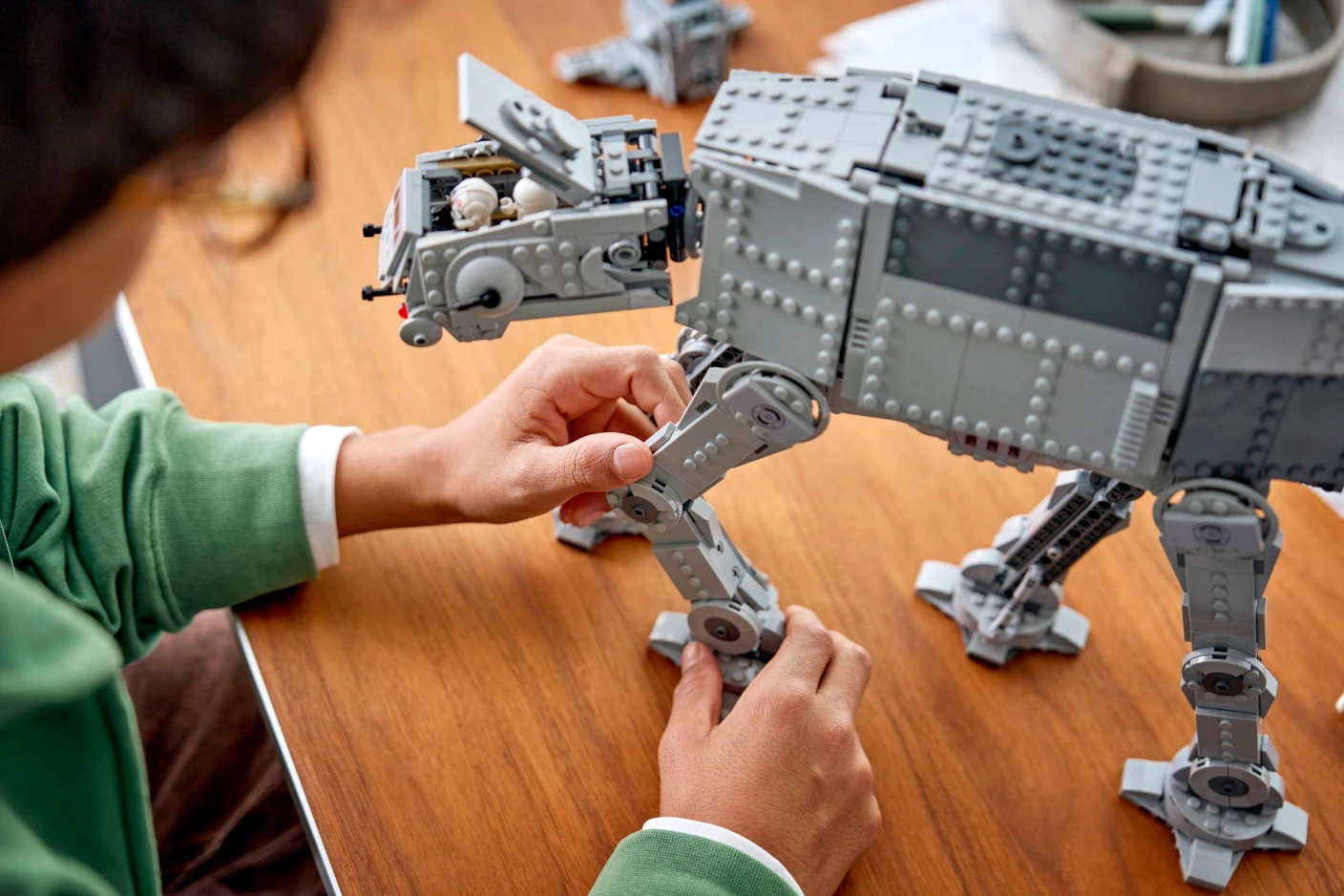Imperial Remnant AT-AT met INT-4