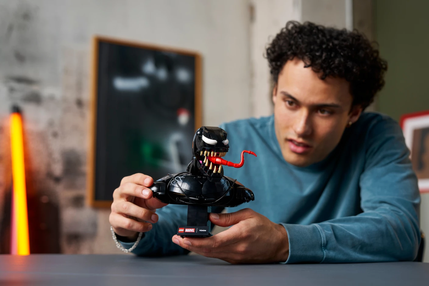 Venom buste