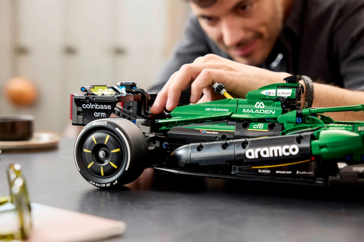 Aston Martin Aramco AMR25 F1 auto