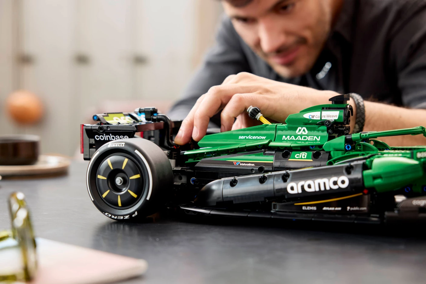Aston Martin Aramco AMR25 F1 auto