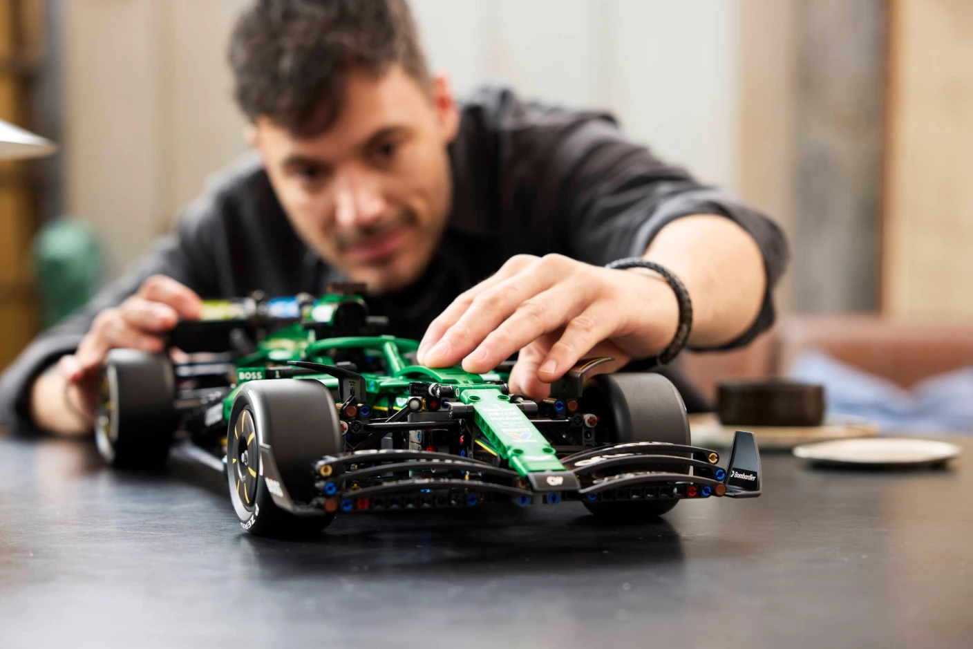 Aston Martin Aramco AMR25 F1 auto