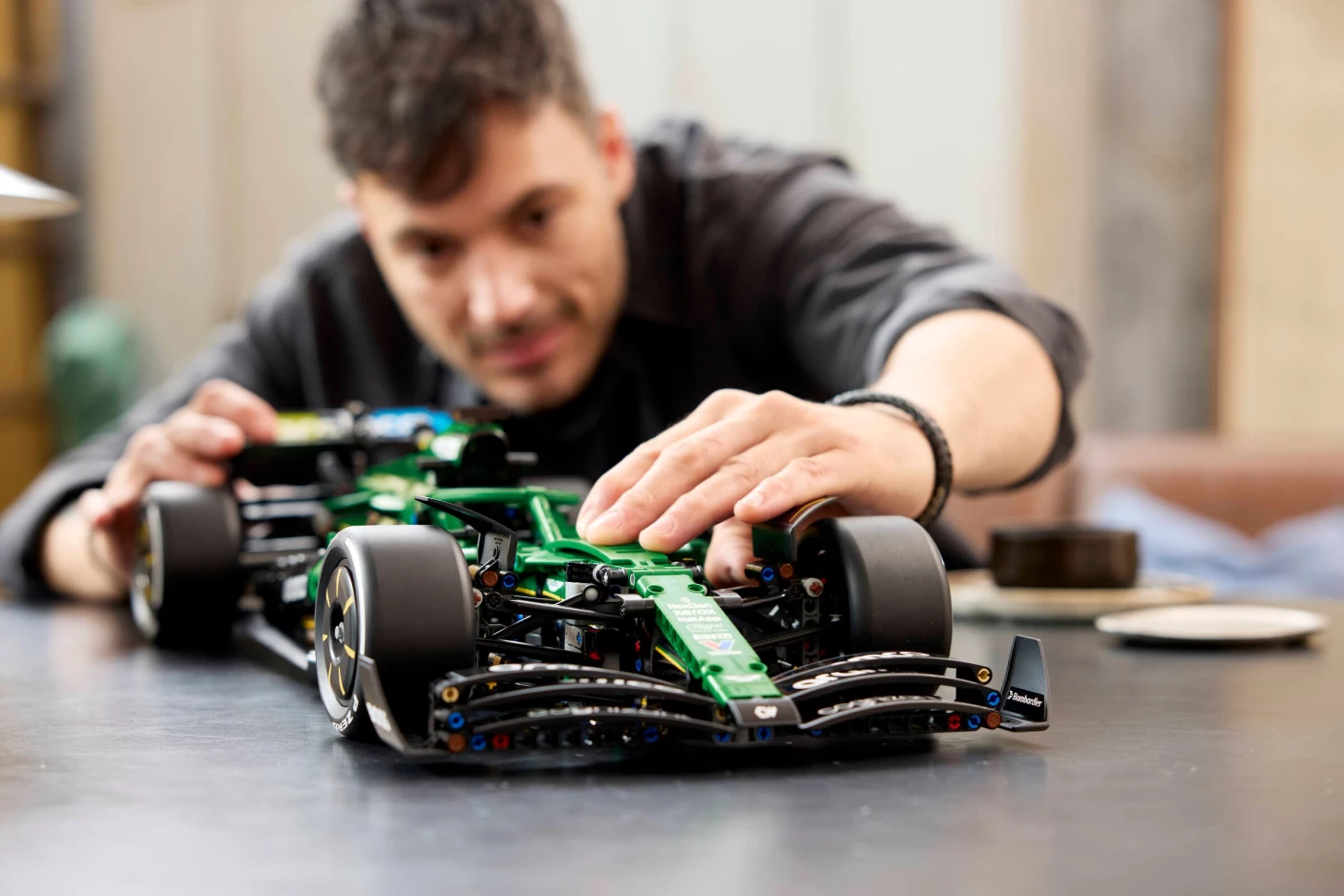 Aston Martin Aramco AMR25 F1 auto
