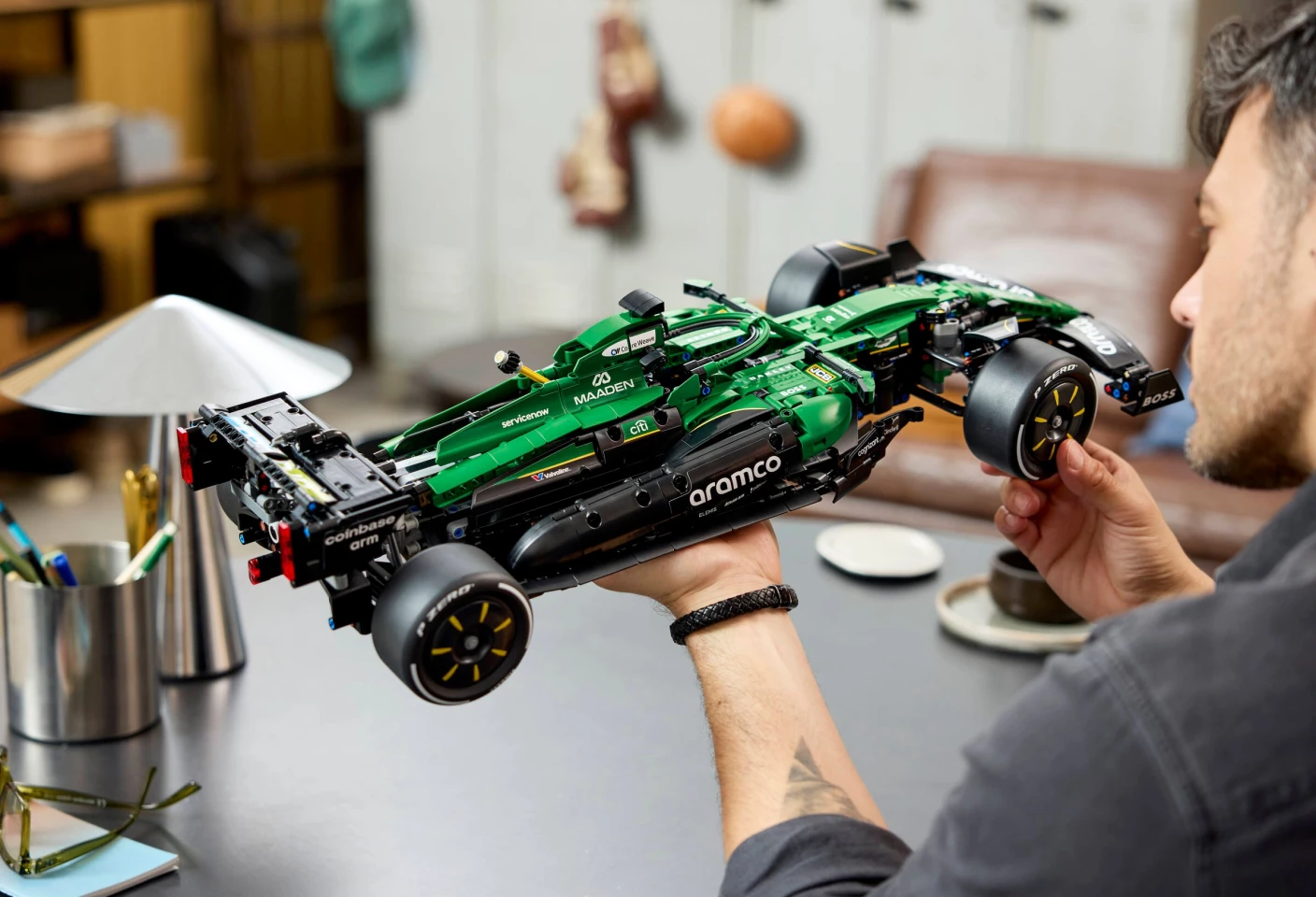Aston Martin Aramco AMR25 F1 auto