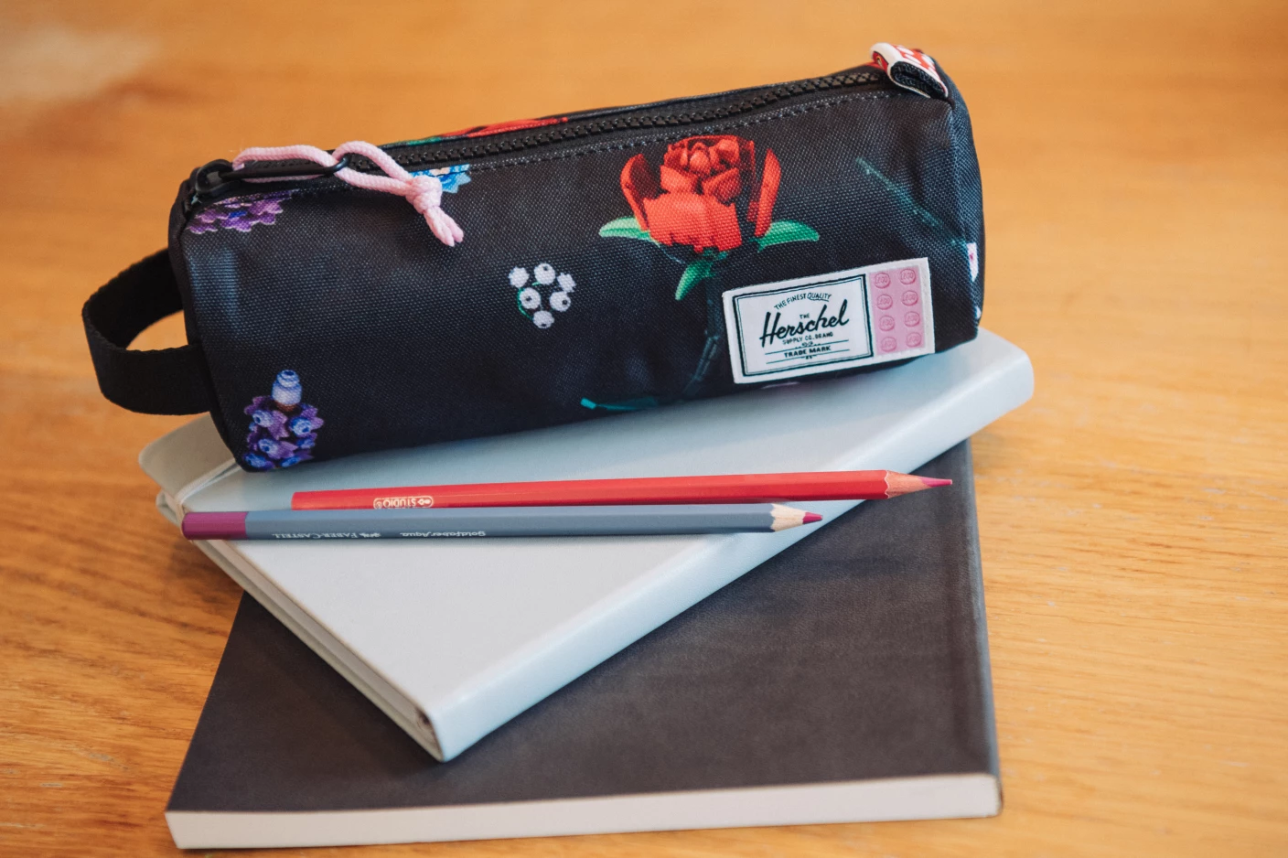 Settlement Pencil Case Little Herschel - dwarrelende bloemen