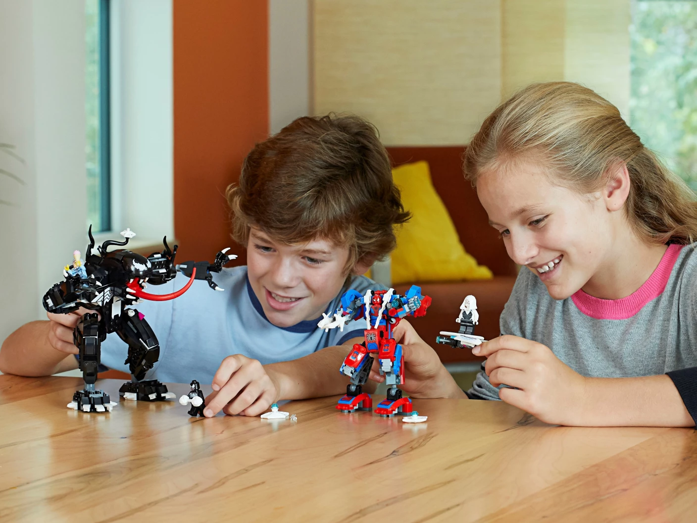 Spider Mecha vs. Venom