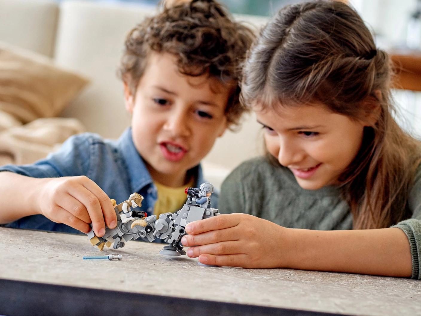 AT-AT™ vs Tauntaun™ Microfighters