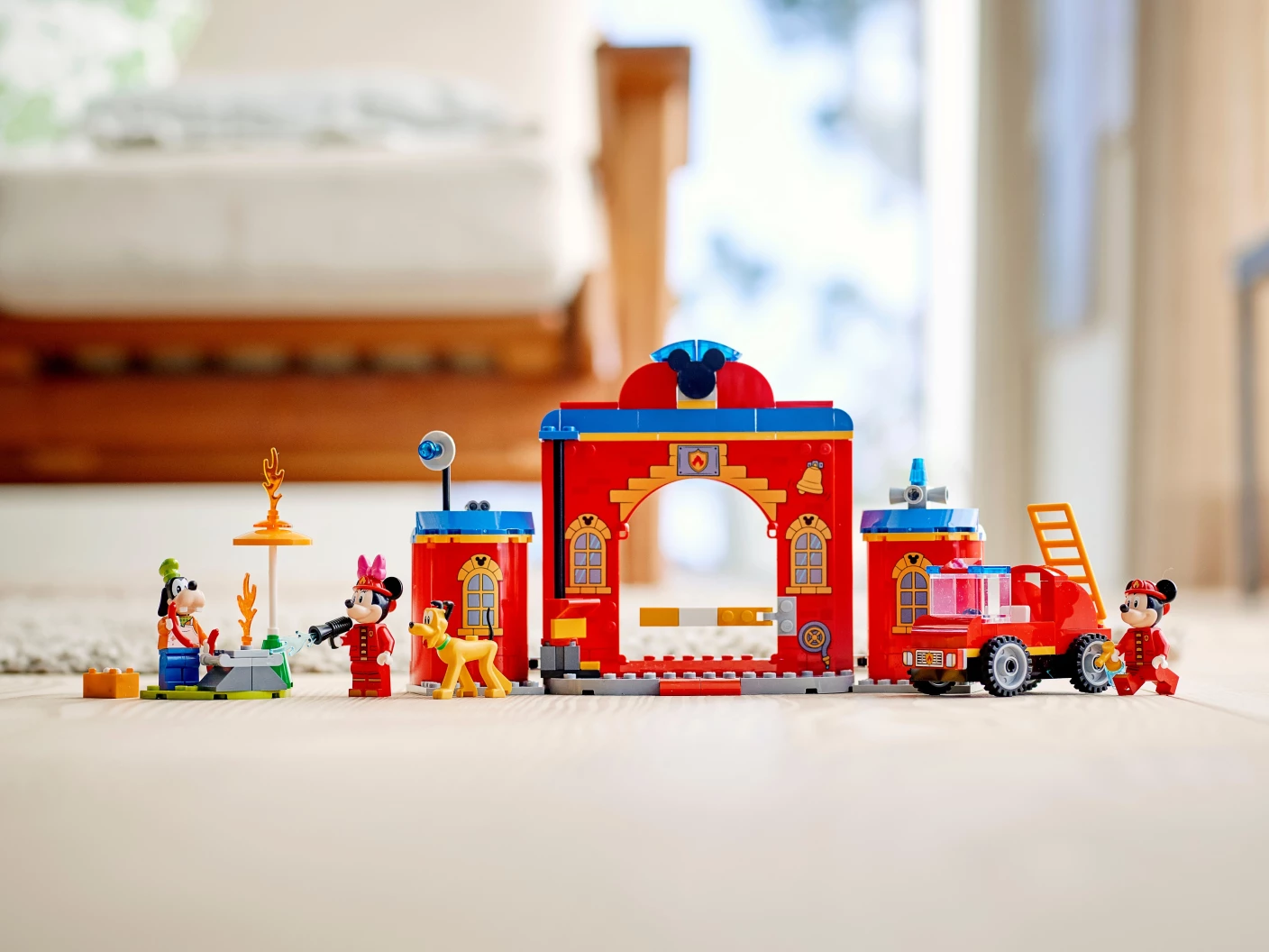 Mickey & Friends brandweerkazerne & auto