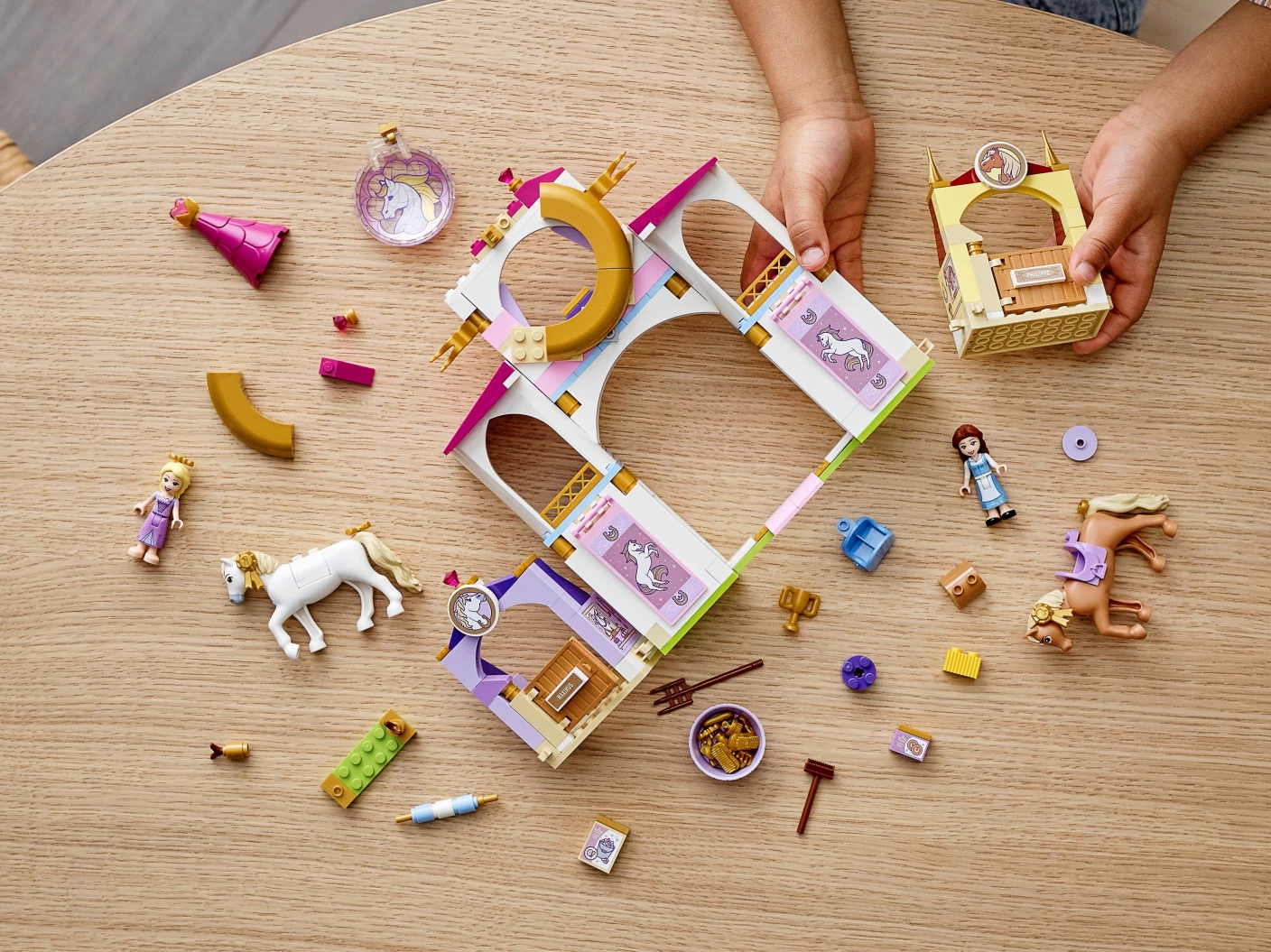 Belle en Rapunzel's koninklijke paardenstal