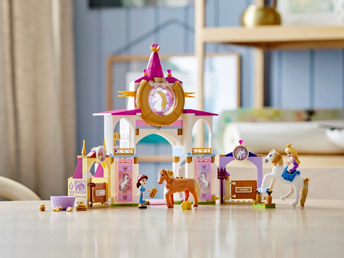 Belle en Rapunzel's koninklijke paardenstal