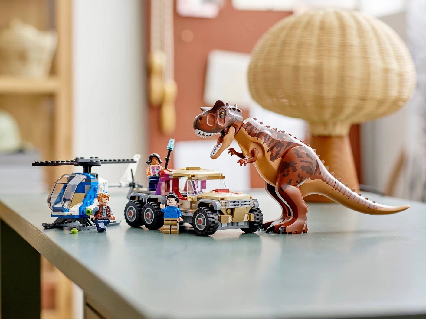 Achtervolging van dinosaurus Carnotaurus