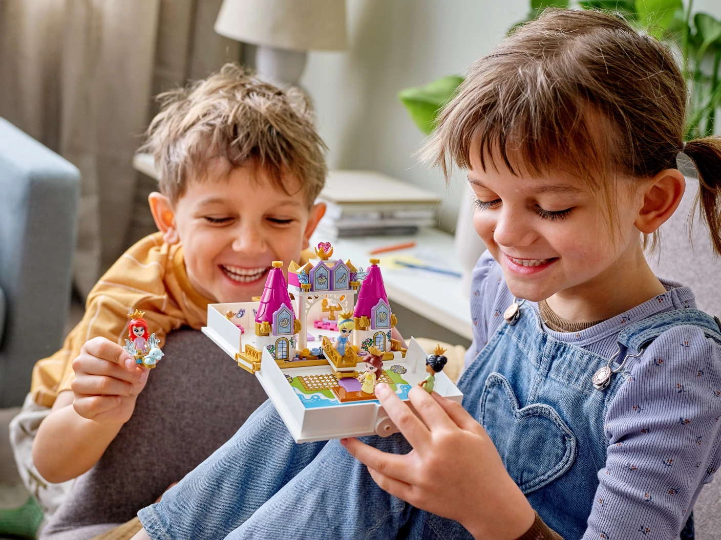 Ariël, Belle, Assepoester en Tiana's verhalenboekavonturen