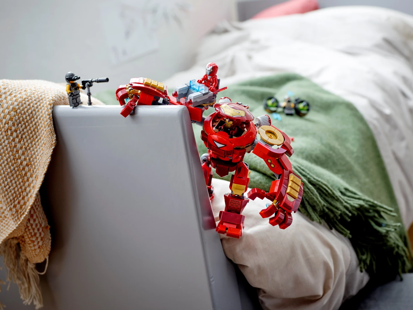 Iron Man Hulkbuster versus A.I.M. Agent